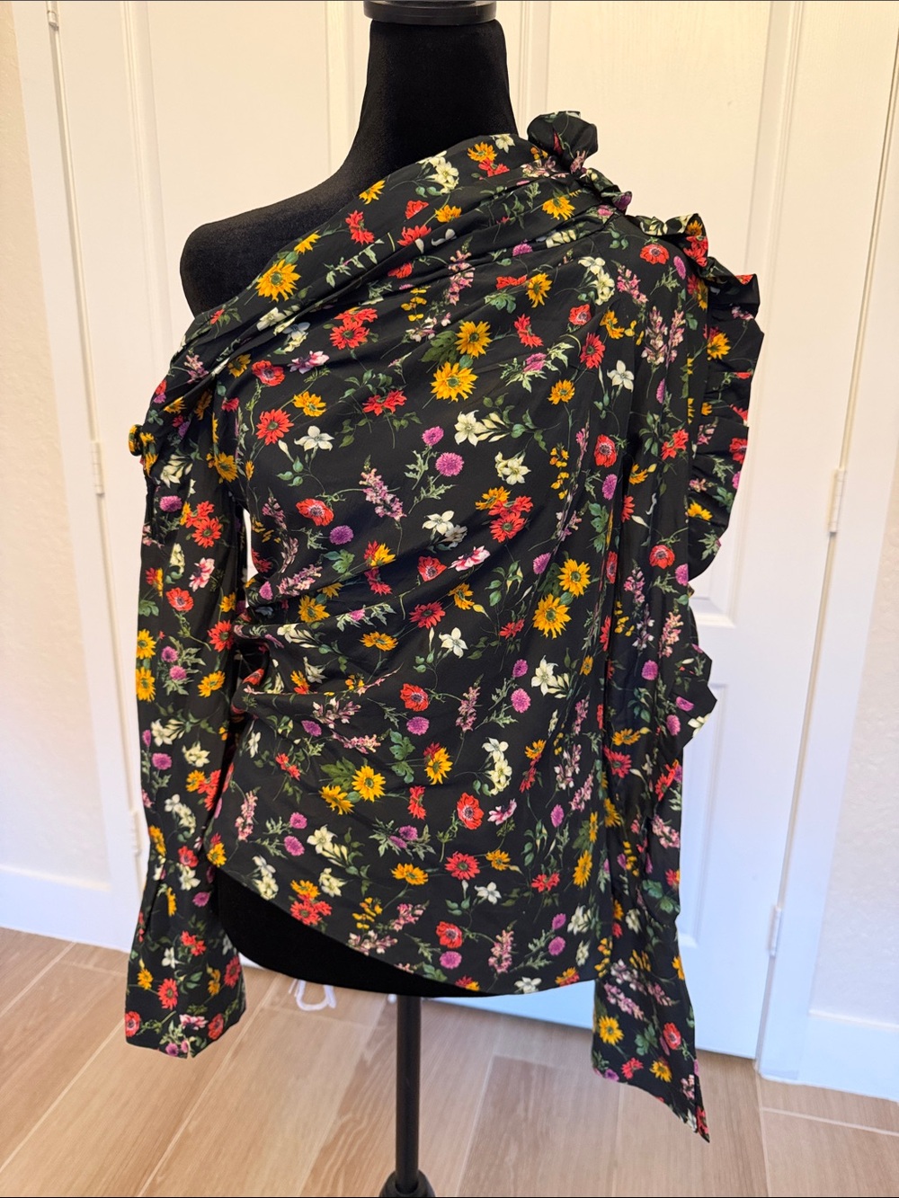 One-Shoulder Floral Ruffle Blouse in Black